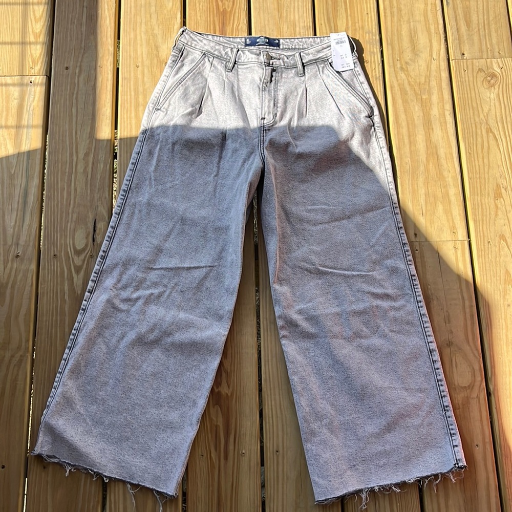 Hollister High-Rise Vintage Style Wide Legged Jeans